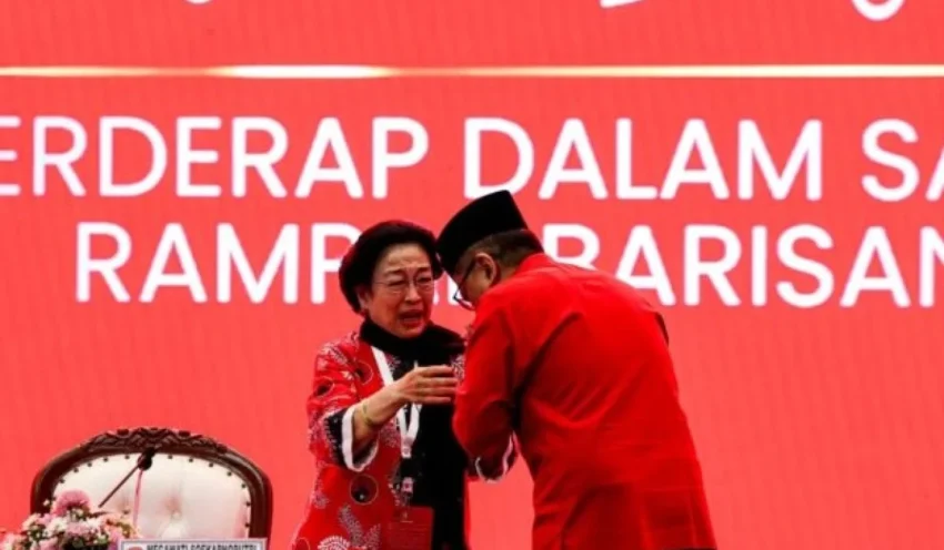 Tangis Haru Megawati Menyambut Kehadiran Hasto di Kongres PDIP Bali