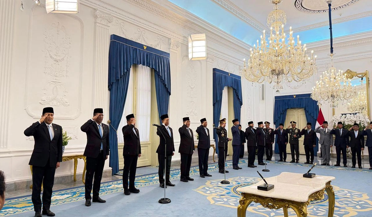 Momen Presiden Prabowo Subianto Lantik Anggota Komisi Reformasi Polri