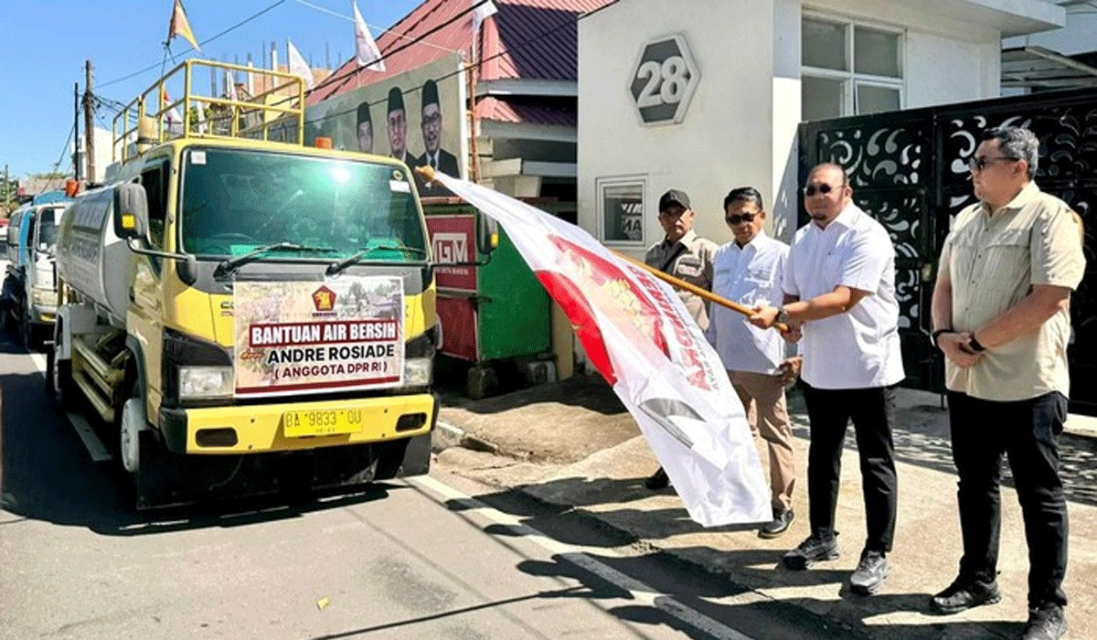DPD Gerindra Sumbar Sigap Salurkan Air Bersih untuk Korban Banjir Padang