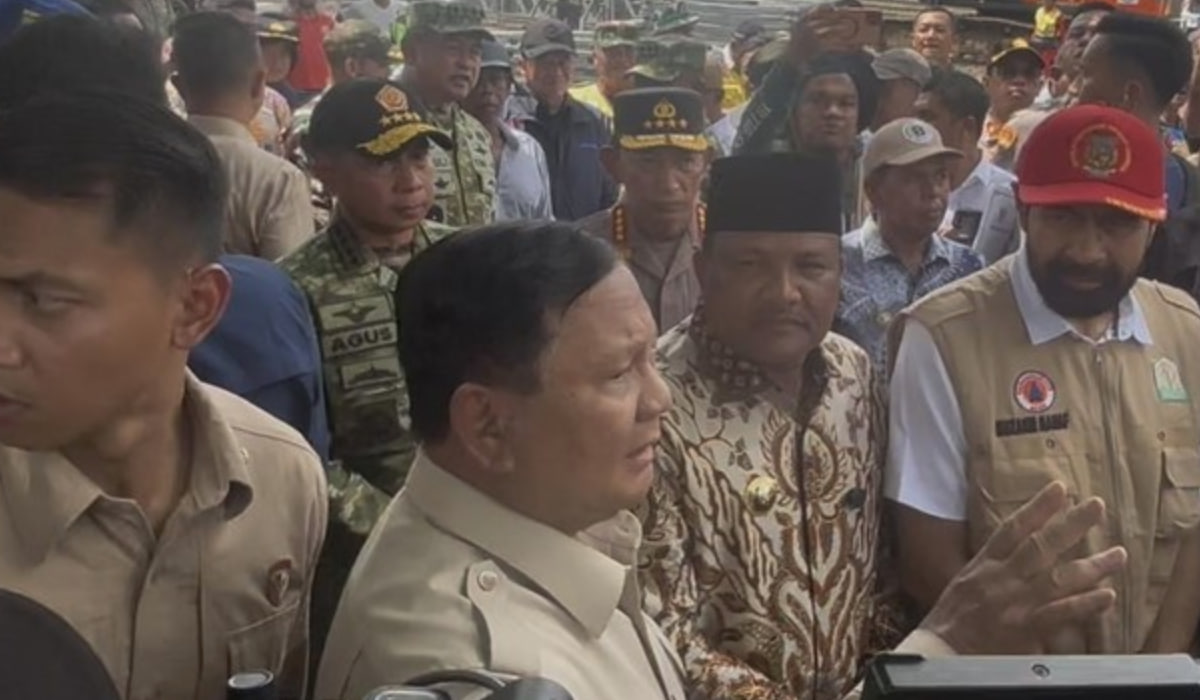 Prabowo Minta Seluruh Aparat TNI–Polri Turun Membantu Korban Bencana